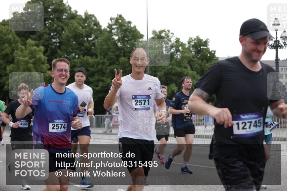 29.06.2025 - hella hamburg halbmarathon Jannik Wohlers http://msf.ph/oto/8315495 29.06.2025 10:38:49 Lombardsbrücke 1760, 1856, 1883, 2092, 2571, 2574, 2843, 2893, 2998, 3275, 3727, 3745, 4410, 4523, 4603, 4659, 4882, 6112, 6342, 6343, 6611, 7341, 7501, 7506, 7524, 7589, 7815, 8203, 8243, 8457, 9393, 9420, 9446, 9974, 9977, 10001, 10072, 10315, 10516, 10696, 10849, 11129, 11201, 11313, 11381, 11382, 11533, 11729, 12090, 12092, 12391, 12410, 12745, 13461, 13519, 13922, 14871, 14956, 15112, 15262, 15765, 16335, 16382, 16841, 16866, 16869, 16883, 16884, 17313, 17368, 17536 meine-sportfotos.de