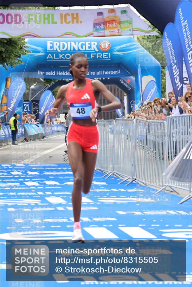 29.06.2025 - hella hamburg halbmarathon Strokosch-Dieckow http://msf.ph/oto/8315505 29.06.2025 10:10:07 Ziel 48 meine-sportfotos.de