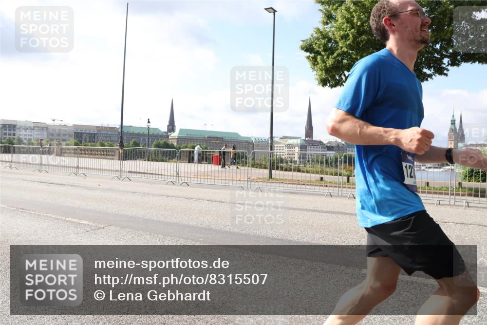 29.06.2025 - hella hamburg halbmarathon Lena Gebhardt http://msf.ph/oto/8315507 29.06.2025 09:47:27 Lombardsbrücke 12, 1002, 1217, 1396, 1407, 1411, 1910, 1959, 2121, 2228, 2404, 2563, 2774, 2836, 2851, 3005, 3783, 3790, 3935, 4246, 4740, 5193, 5923, 5961, 6032, 6305, 6473, 6915, 7831, 7972, 8084, 8366, 8395, 9171, 9376, 9508, 9519, 10771, 11019, 11055, 11370, 11559, 11806, 12137, 12204, 12704, 12751, 13029, 13148, 13419, 13771, 13972, 13991, 14069, 14385, 14459, 16123, 17154, 18419 meine-sportfotos.de