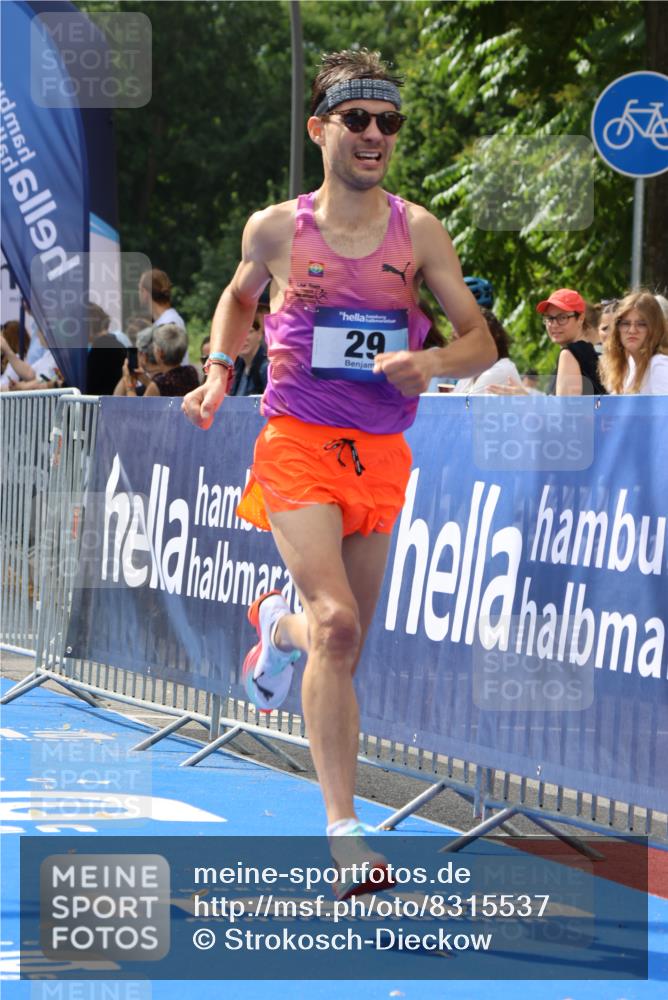 29.06.2025 - hella hamburg halbmarathon Strokosch-Dieckow http://msf.ph/oto/8315537 29.06.2025 10:08:59 Ziel 29 meine-sportfotos.de