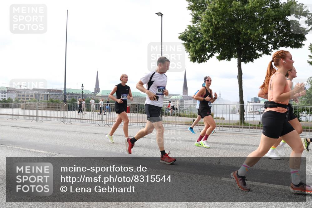 29.06.2025 - hella hamburg halbmarathon Lena Gebhardt http://msf.ph/oto/8315544 29.06.2025 10:22:18 Lombardsbrücke 1512, 888, 1003, 1187, 1191, 1250, 1294, 1419, 1598, 1958, 1963, 2009, 2022, 2063, 2351, 2514, 2744, 2886, 3050, 3108, 3172, 3430, 3457, 3458, 3511, 3606, 3768, 3910, 3946, 3995, 4046, 4113, 4114, 4131, 4366, 4556, 4559, 4829, 4969, 4970, 5079, 5641, 5798, 5838, 6030, 6048, 6049, 6303, 6307, 6347, 6676, 6820, 6826, 6881, 6899, 6977, 7097, 7162, 7794, 8431, 8511, 8855, 8860, 8884, 8931, 8954, 8959, 9002, 9062 meine-sportfotos.de