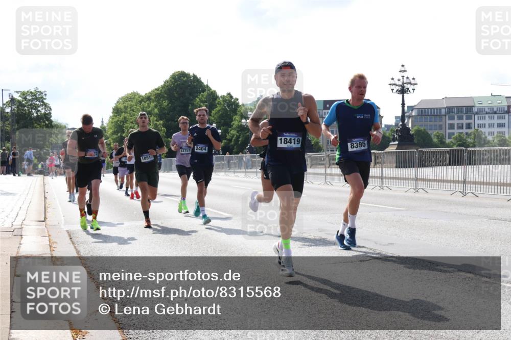 29.06.2025 - hella hamburg halbmarathon Lena Gebhardt http://msf.ph/oto/8315568 29.06.2025 09:47:29 Lombardsbrücke 12751, 2404, 1101, 18517, 18419, 8395, 1002, 1217, 1396, 1407, 1910, 1959, 2121, 2228, 2404, 2563, 2774, 2836, 2851, 3005, 3783, 3790, 3935, 4246, 4740, 5923, 5961, 6032, 6305, 6473, 6915, 7831, 7972, 8084, 8366, 8395, 9171, 9376, 9508, 9519, 10771, 10968, 11019, 11055, 11370, 11559, 11806, 12137, 12204, 12704, 12751, 13029, 13148, 13419, 13771, 13972, 13991, 14069, 14459, 16123, 17154, 18419 meine-sportfotos.de