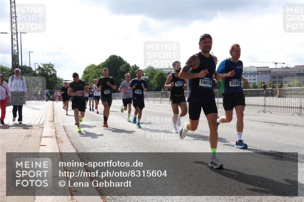 29.06.2025 - hella hamburg halbmarathon Lena Gebhardt http://msf.ph/oto/8315604 29.06.2025 09:47:29 Lombardsbrücke 18419, 8395, 1217, 18517, 127512404, 1002, 1217, 1396, 1407, 1910, 1959, 2121, 2228, 2404, 2563, 2774, 2836, 2851, 3005, 3783, 3790, 3935, 4246, 4740, 5923, 5961, 6032, 6305, 6473, 6915, 7831, 7972, 8084, 8366, 8395, 9171, 9376, 9508, 9519, 10771, 10968, 11019, 11055, 11370, 11559, 11806, 12137, 12204, 12704, 12751, 13029, 13148, 13419, 13771, 13972, 13991, 14069, 14459, 16123, 17154, 18419 meine-sportfotos.de