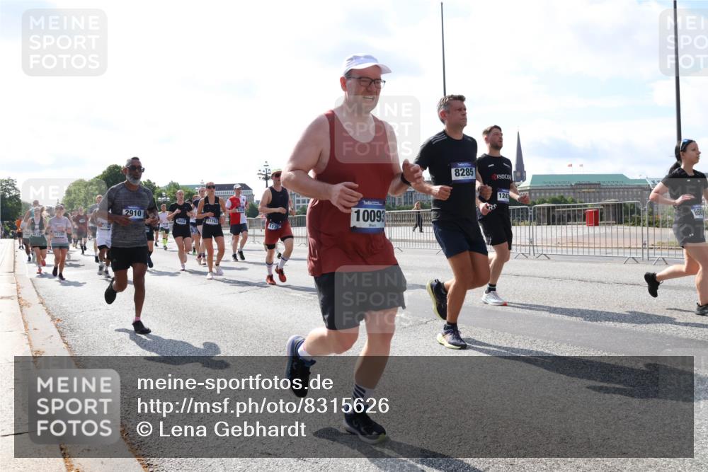 29.06.2025 - hella hamburg halbmarathon Lena Gebhardt http://msf.ph/oto/8315626 29.06.2025 09:59:57 Lombardsbrücke 77, 2910, 6602, 11753, 10093, 8285, 1247, 1006, 1125, 1239, 1264, 1334, 1642, 1834, 1914, 1955, 2099, 2159, 2348, 2364, 2391, 2432, 2447, 2582, 2584, 2630, 2676, 2677, 2910, 3181, 3279, 3668, 3836, 3898, 4013, 4231, 4426, 4632, 4772, 4796, 4837, 5015, 5134, 5272, 5277, 5341, 6104, 6174, 6201, 6202, 6462, 6581, 6587, 8330, 8520, 8846, 9142, 9488, 9907, 9984, 10031, 11039, 11568, 11844 meine-sportfotos.de
