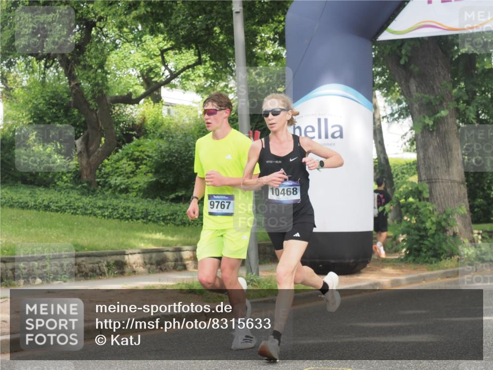 29.06.2025 - hella hamburg halbmarathon KatJ http://msf.ph/oto/8315633 29.06.2025 10:15:45 Zwischen KM18-KM19 4338, 8376 meine-sportfotos.de