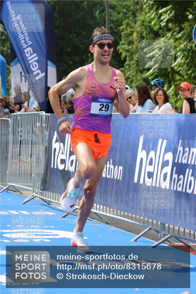 29.06.2025 - hella hamburg halbmarathon Strokosch-Dieckow http://msf.ph/oto/8315678 29.06.2025 10:08:59 Ziel 29 meine-sportfotos.de