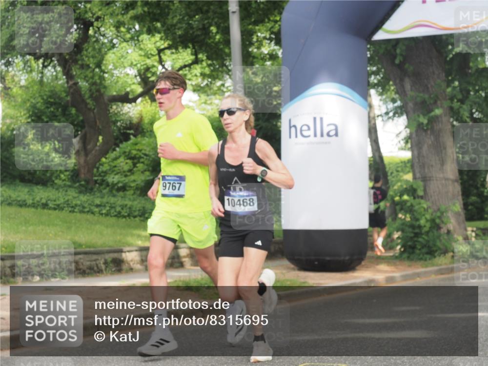 29.06.2025 - hella hamburg halbmarathon KatJ http://msf.ph/oto/8315695 29.06.2025 10:15:45 Zwischen KM18-KM19 4338, 8376 meine-sportfotos.de