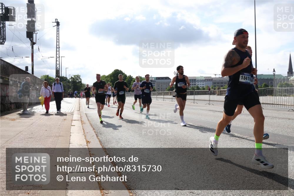 29.06.2025 - hella hamburg halbmarathon Lena Gebhardt http://msf.ph/oto/8315730 29.06.2025 09:47:30 Lombardsbrücke 10145, 18517, 2404, 121, 184195, 1002, 1217, 1396, 1407, 1910, 1959, 2121, 2228, 2404, 2563, 2774, 2836, 2851, 3005, 3783, 3790, 3935, 4246, 4740, 5923, 5961, 6032, 6305, 6473, 6915, 7831, 7972, 8084, 8366, 8395, 8901, 9171, 9376, 9508, 9519, 10771, 10968, 11019, 11055, 11370, 11559, 11806, 12137, 12204, 12704, 12751, 13029, 13148, 13419, 13771, 13972, 13991, 14069, 14459, 16123, 17154, 18419 meine-sportfotos.de