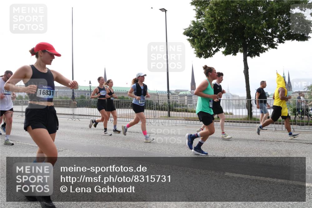 29.06.2025 - hella hamburg halbmarathon Lena Gebhardt http://msf.ph/oto/8315731 29.06.2025 10:37:25 Lombardsbrücke 1491, 16831, 13582, 5940, 1022, 1276, 1337, 1339, 1488, 1490, 1597, 1819, 2016, 2031, 2072, 2104, 2199, 2272, 2480, 2486, 2640, 2853, 3127, 3165, 3230, 3633, 3714, 4097, 4347, 4733, 5146, 5171, 5186, 5224, 5538, 5560, 5640, 5786, 5790, 5875, 5940, 6172, 6243, 6584, 6804, 6821, 6955, 7085, 7124, 7202, 7235, 7544, 7707, 7777, 7823, 8007, 8257, 8258, 8315, 8758, 8811, 8843, 9054, 9055, 9524, 10506, 12123, 12254, 12472, 12824, 16680, 17798 meine-sportfotos.de