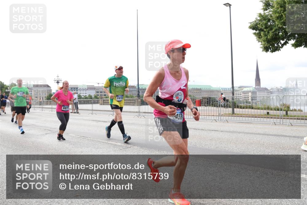 29.06.2025 - hella hamburg halbmarathon Lena Gebhardt http://msf.ph/oto/8315739 29.06.2025 10:22:19 Lombardsbrücke 1419, 6977, 19154, 458, 1003, 1187, 1294, 1419, 1598, 1963, 2009, 2022, 2063, 2351, 2479, 2514, 2744, 2886, 3050, 3108, 3172, 3430, 3457, 3458, 3511, 3606, 3768, 3910, 3946, 3995, 4046, 4113, 4114, 4131, 4366, 4556, 4559, 4829, 4969, 4970, 5079, 5641, 5798, 5838, 6030, 6048, 6049, 6303, 6307, 6347, 6676, 6820, 6826, 6881, 6899, 6977, 7097, 7162, 7794, 8431, 8511, 8855, 8860, 8884, 8931, 8954, 8959, 9002, 9062 meine-sportfotos.de