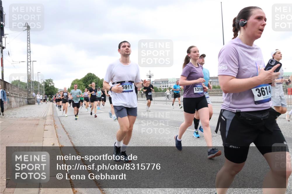 29.06.2025 - hella hamburg halbmarathon Lena Gebhardt http://msf.ph/oto/8315776 29.06.2025 10:56:50 Lombardsbrücke 6349, 5911, 13108, 3614, 1047, 1207, 2143, 2307, 2871, 2887, 2915, 2932, 2991, 3348, 3387, 3418, 3438, 3470, 3485, 3516, 3517, 3520, 3614, 3675, 3676, 3953, 3987, 4094, 4118, 4241, 4568, 4569, 4773, 5057, 5237, 5438, 5589, 5911, 5944, 6284, 6348, 6349, 6690, 6832, 6981, 7090, 7307, 7381, 7416, 7417, 7592, 7711, 7964, 8039, 8108, 8150, 8197, 8224, 8546, 8606, 8679, 8766, 8939, 8943, 9172, 9210, 9298, 9299, 9383, 9910, 10555, 10569, 10571 meine-sportfotos.de