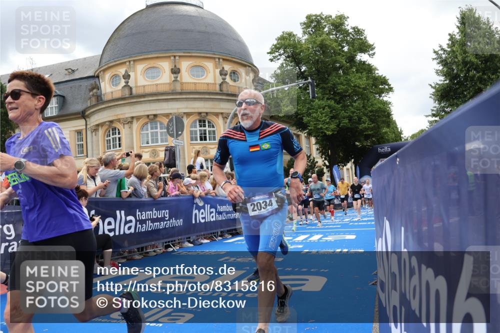 29.06.2025 - hella hamburg halbmarathon Strokosch-Dieckow http://msf.ph/oto/8315816 29.06.2025 10:57:49 Ziel 1719, 1972, 2025, 2034, 2806, 2883, 3093, 3575, 5391, 7138, 7159, 7189, 7269, 7833, 9820, 10133, 10599, 10703, 11394, 12440, 12523, 13376, 14737, 14881, 15349, 16418, 16517, 17201, 17455, 17543, 18492, 18508, 18727 meine-sportfotos.de