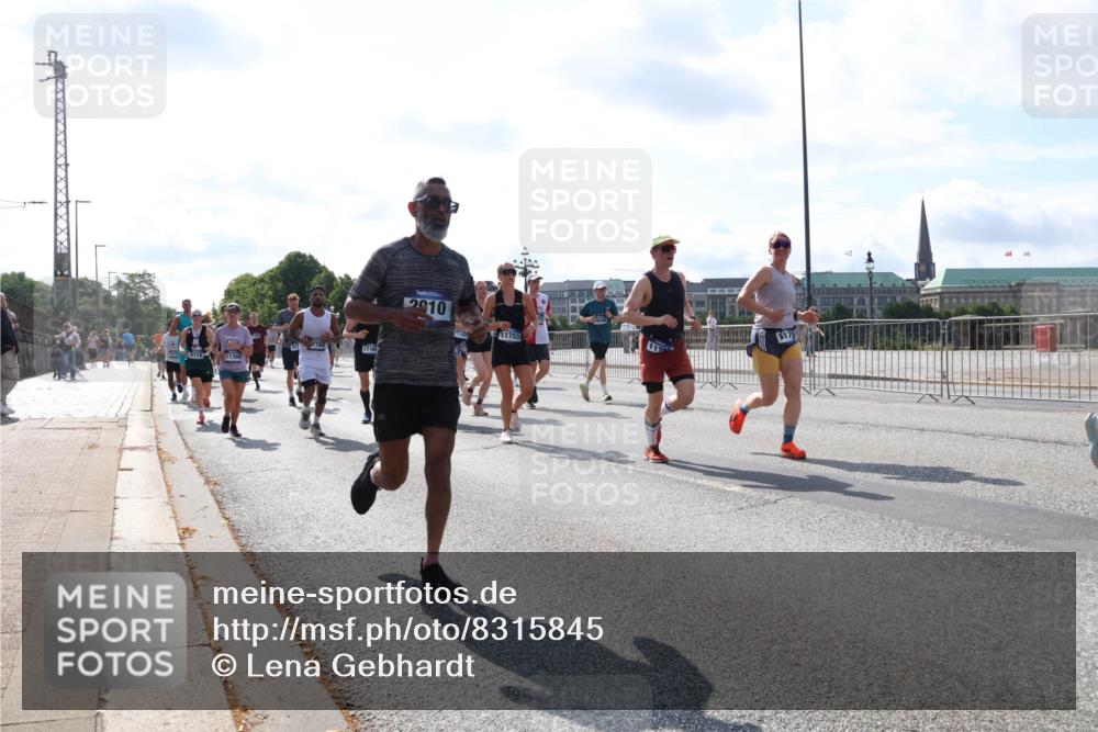 29.06.2025 - hella hamburg halbmarathon Lena Gebhardt http://msf.ph/oto/8315845 29.06.2025 09:59:58 Lombardsbrücke 6174, 11366, 17166, 2910, 11753, 1006, 1125, 1239, 1264, 1334, 1642, 1834, 1914, 1955, 2099, 2159, 2348, 2364, 2391, 2432, 2447, 2582, 2584, 2630, 2676, 2677, 2910, 3181, 3279, 3668, 3836, 3898, 4013, 4231, 4426, 4632, 4772, 4796, 4837, 5015, 5134, 5272, 5277, 5341, 6104, 6174, 6201, 6202, 6462, 6581, 6587, 8330, 8520, 8846, 9142, 9488, 9907, 9984, 10031, 11039, 11568, 11844 meine-sportfotos.de