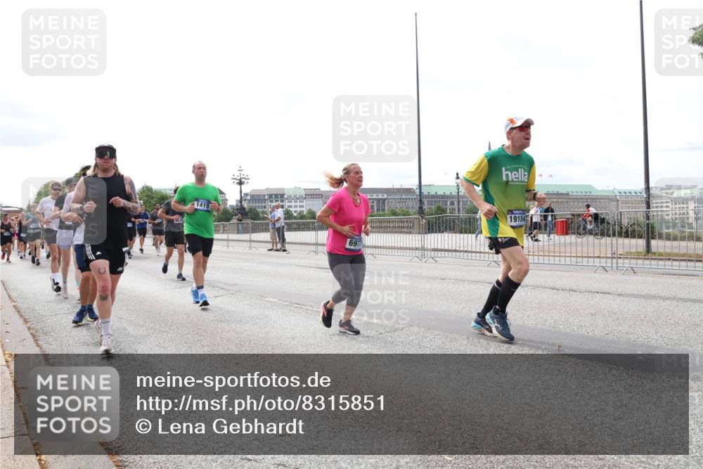 29.06.2025 - hella hamburg halbmarathon Lena Gebhardt http://msf.ph/oto/8315851 29.06.2025 10:22:20 Lombardsbrücke 1419, 6977, 19154, 1003, 1187, 1294, 1419, 1598, 1963, 2009, 2022, 2063, 2351, 2479, 2514, 2744, 2886, 3050, 3108, 3172, 3430, 3457, 3458, 3511, 3606, 3768, 3910, 3946, 3995, 4046, 4113, 4114, 4131, 4366, 4556, 4559, 4829, 4969, 4970, 5079, 5641, 5798, 5838, 6030, 6048, 6049, 6303, 6307, 6347, 6676, 6820, 6826, 6881, 6899, 6977, 7097, 7162, 7276, 7794, 8355, 8431, 8511, 8855, 8860, 8884, 8931, 8954, 9002, 9062 meine-sportfotos.de