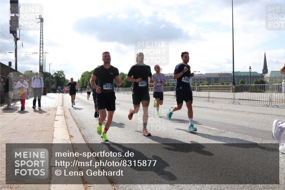 29.06.2025 - hella hamburg halbmarathon Lena Gebhardt http://msf.ph/oto/8315877 29.06.2025 09:47:31 Lombardsbrücke 18517, 16123, 13, 2404, 1002, 1217, 1396, 1407, 1910, 1959, 2121, 2196, 2228, 2296, 2404, 2563, 2774, 2836, 2851, 3005, 3783, 3790, 3935, 4246, 4740, 5923, 5961, 6032, 6305, 6473, 6915, 7831, 7972, 8084, 8366, 8395, 8901, 9171, 9376, 9508, 9519, 10771, 10968, 11019, 11055, 11370, 11559, 11806, 12137, 12204, 12704, 12751, 13029, 13148, 13419, 13514, 13771, 13972, 13991, 14459, 14601, 16123, 17154, 18419 meine-sportfotos.de