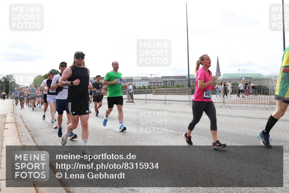 29.06.2025 - hella hamburg halbmarathon Lena Gebhardt http://msf.ph/oto/8315934 29.06.2025 10:22:20 Lombardsbrücke 4506, 9516, 6977, 1003, 1187, 1294, 1419, 1598, 1963, 2009, 2022, 2063, 2351, 2479, 2514, 2744, 2886, 3050, 3108, 3172, 3430, 3457, 3458, 3511, 3606, 3768, 3910, 3946, 3995, 4046, 4113, 4114, 4131, 4366, 4556, 4559, 4829, 4969, 4970, 5079, 5641, 5798, 5838, 6030, 6048, 6049, 6303, 6307, 6347, 6676, 6820, 6826, 6881, 6899, 6977, 7097, 7162, 7276, 7794, 8355, 8431, 8511, 8855, 8860, 8884, 8931, 8954, 9002, 9062 meine-sportfotos.de