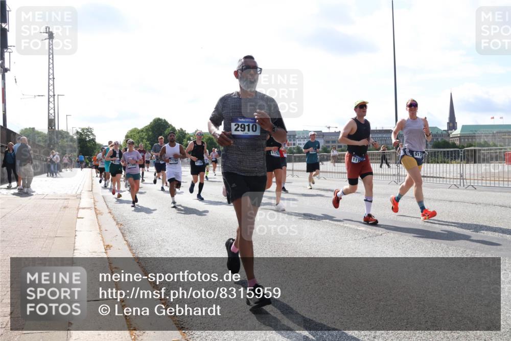 29.06.2025 - hella hamburg halbmarathon Lena Gebhardt http://msf.ph/oto/8315959 29.06.2025 09:59:58 Lombardsbrücke 6174, 11366, 17784, 17160, 2910, 11753, 1006, 1125, 1239, 1264, 1334, 1642, 1834, 1914, 1955, 2099, 2159, 2348, 2364, 2391, 2432, 2447, 2582, 2584, 2630, 2676, 2677, 2910, 3181, 3279, 3668, 3836, 3898, 4013, 4231, 4426, 4632, 4772, 4796, 4837, 5015, 5134, 5272, 5277, 5341, 6104, 6174, 6201, 6202, 6462, 6581, 6587, 8330, 8520, 8846, 9142, 9488, 9907, 9984, 10031, 11039, 11568, 11844 meine-sportfotos.de