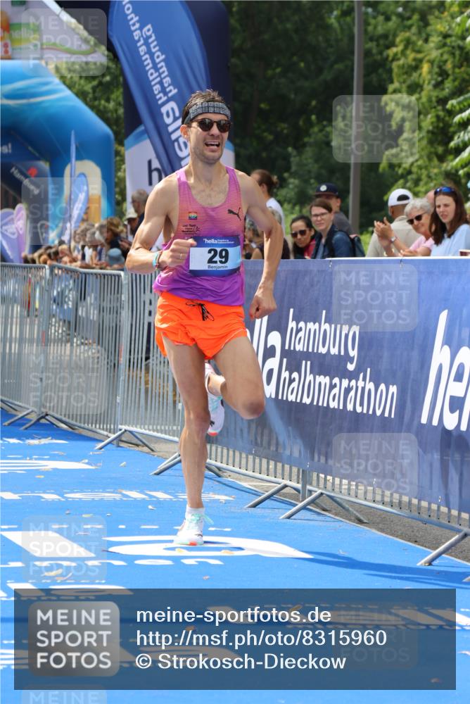 29.06.2025 - hella hamburg halbmarathon Strokosch-Dieckow http://msf.ph/oto/8315960 29.06.2025 10:08:59 Ziel 29 meine-sportfotos.de