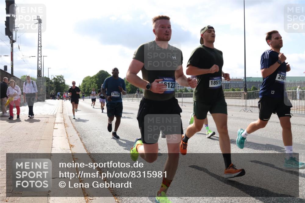 29.06.2025 - hella hamburg halbmarathon Lena Gebhardt http://msf.ph/oto/8315981 29.06.2025 09:47:32 Lombardsbrücke 13029, 123, 18517, 13, 2404, 1002, 1217, 1407, 1910, 1959, 2121, 2196, 2228, 2296, 2404, 2563, 2774, 2836, 2851, 3783, 3790, 3935, 4246, 4740, 5923, 5961, 6032, 6305, 6473, 6915, 7831, 7972, 8084, 8366, 8395, 8901, 9171, 9376, 9508, 9519, 10771, 10968, 11019, 11055, 11370, 11559, 11806, 12137, 12204, 12462, 12704, 12751, 13029, 13148, 13419, 13514, 13771, 13972, 13991, 14459, 14601, 16123, 16964, 17154, 18419 meine-sportfotos.de