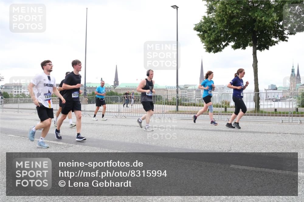 29.06.2025 - hella hamburg halbmarathon Lena Gebhardt http://msf.ph/oto/8315994 29.06.2025 10:56:52 Lombardsbrücke 12354, 12328, 1047, 1207, 2143, 2307, 2871, 2887, 2915, 2932, 2991, 3348, 3387, 3418, 3438, 3470, 3485, 3516, 3517, 3520, 3614, 3675, 3676, 3953, 3987, 4094, 4118, 4241, 4485, 4568, 4569, 4611, 4773, 4998, 5057, 5237, 5438, 5589, 5639, 5911, 5944, 6053, 6284, 6348, 6349, 6690, 6832, 6981, 7090, 7307, 7381, 7416, 7417, 7592, 7711, 7964, 8039, 8108, 8150, 8197, 8224, 8546, 8606, 8679, 8939, 8943, 9172, 9210, 9298, 9299, 9910, 10555, 10569, 10571 meine-sportfotos.de