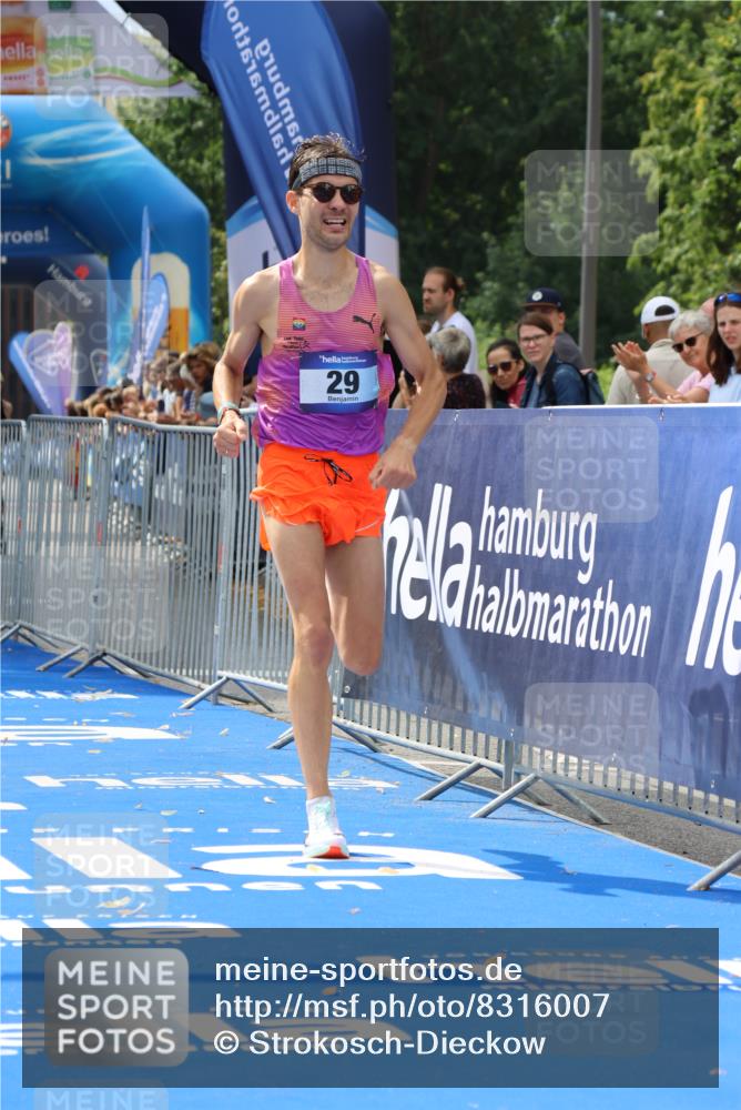 29.06.2025 - hella hamburg halbmarathon Strokosch-Dieckow http://msf.ph/oto/8316007 29.06.2025 10:08:59 Ziel 29 meine-sportfotos.de