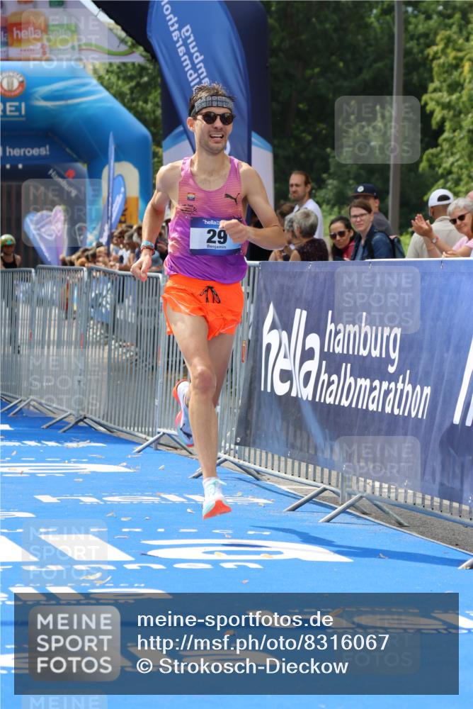 29.06.2025 - hella hamburg halbmarathon Strokosch-Dieckow http://msf.ph/oto/8316067 29.06.2025 10:08:59 Ziel 29 meine-sportfotos.de