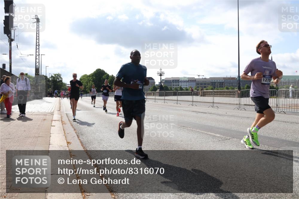 29.06.2025 - hella hamburg halbmarathon Lena Gebhardt http://msf.ph/oto/8316070 29.06.2025 09:47:32 Lombardsbrücke 1275, 1002, 1217, 1407, 1910, 1959, 2121, 2196, 2228, 2296, 2404, 2563, 2774, 2836, 2851, 3783, 3790, 3935, 4246, 4740, 5923, 5961, 6032, 6305, 6473, 6915, 7831, 7972, 8084, 8366, 8395, 8901, 9171, 9376, 9508, 9519, 10771, 10968, 11019, 11055, 11370, 11559, 11806, 12137, 12204, 12462, 12704, 12751, 13029, 13148, 13419, 13514, 13771, 13972, 13991, 14459, 14601, 16123, 16964, 17154, 18419 meine-sportfotos.de