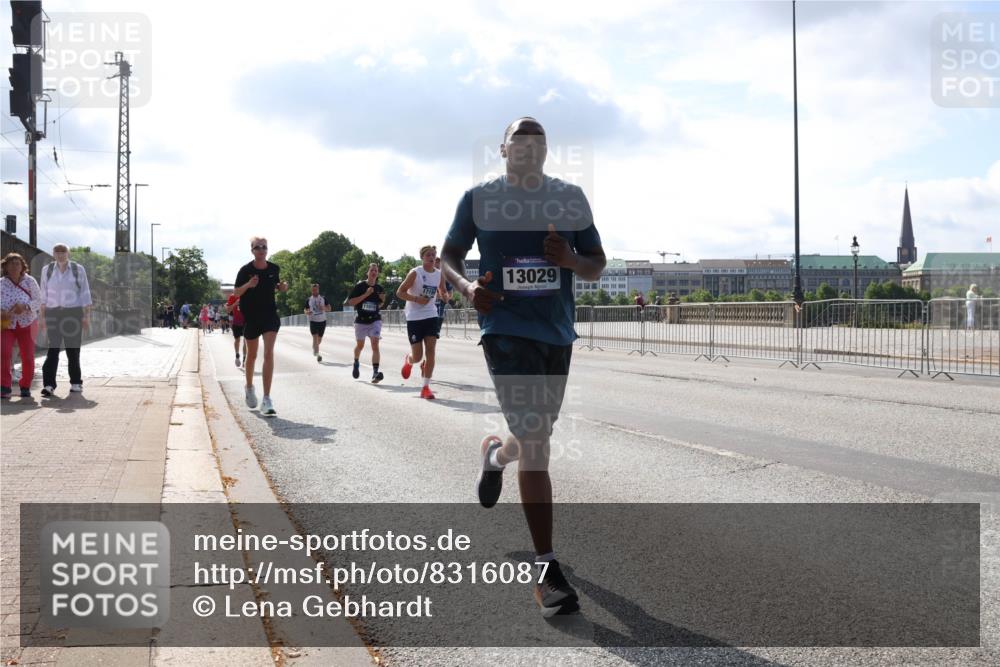 29.06.2025 - hella hamburg halbmarathon Lena Gebhardt http://msf.ph/oto/8316087 29.06.2025 09:47:33 Lombardsbrücke 13029, 1002, 1217, 1407, 1910, 1959, 2121, 2196, 2228, 2296, 2404, 2563, 2774, 2836, 2851, 3783, 3790, 3935, 4246, 4740, 5923, 5961, 6032, 6305, 6473, 6915, 7831, 7972, 8084, 8366, 8395, 8901, 9171, 9376, 9508, 9519, 10771, 10968, 11019, 11055, 11370, 11559, 11806, 12137, 12204, 12462, 12704, 12751, 13029, 13148, 13419, 13514, 13771, 13972, 13991, 14459, 14601, 16123, 16964, 17154, 18419 meine-sportfotos.de