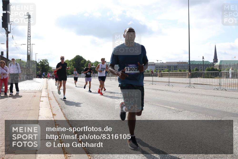 29.06.2025 - hella hamburg halbmarathon Lena Gebhardt http://msf.ph/oto/8316105 29.06.2025 09:47:33 Lombardsbrücke 1101, 17154, 13029, 68888, 1002, 1217, 1407, 1910, 1959, 2121, 2196, 2228, 2296, 2404, 2563, 2774, 2836, 2851, 3783, 3790, 3935, 4246, 4740, 5923, 5961, 6032, 6305, 6473, 6915, 7831, 7972, 8084, 8366, 8395, 8901, 9171, 9376, 9508, 9519, 10771, 10968, 11019, 11055, 11370, 11559, 11806, 12137, 12204, 12462, 12704, 12751, 13029, 13148, 13419, 13514, 13771, 13972, 13991, 14459, 14601, 16123, 16964, 17154, 18419 meine-sportfotos.de