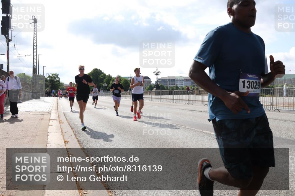 29.06.2025 - hella hamburg halbmarathon Lena Gebhardt http://msf.ph/oto/8316139 29.06.2025 09:47:33 Lombardsbrücke 11019, 13029, 1002, 1217, 1407, 1910, 1959, 2121, 2196, 2228, 2296, 2404, 2563, 2774, 2836, 2851, 3783, 3790, 3935, 4246, 4740, 5923, 5961, 6032, 6305, 6473, 6915, 7831, 7972, 8084, 8366, 8395, 8901, 9171, 9376, 9508, 9519, 10771, 10968, 11019, 11055, 11370, 11559, 11806, 12137, 12204, 12462, 12704, 12751, 13029, 13148, 13419, 13514, 13771, 13972, 13991, 14459, 14601, 16123, 16964, 17154, 18419 meine-sportfotos.de