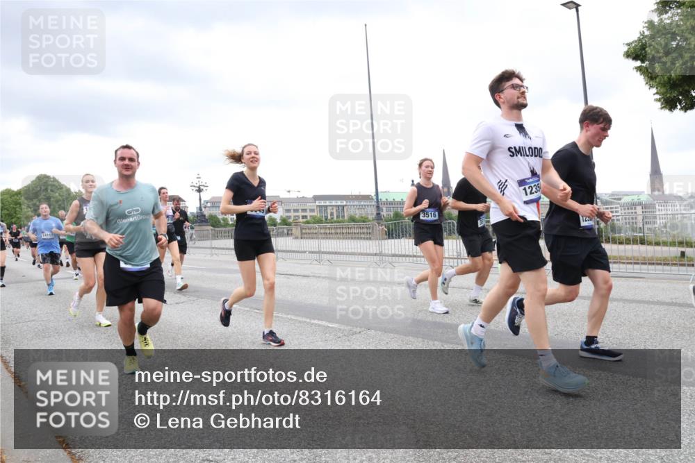 29.06.2025 - hella hamburg halbmarathon Lena Gebhardt http://msf.ph/oto/8316164 29.06.2025 10:56:53 Lombardsbrücke 14117, 3516, 1235, 1047, 1207, 2143, 2307, 2871, 2887, 2932, 2991, 3348, 3387, 3418, 3438, 3470, 3485, 3516, 3517, 3520, 3614, 3675, 3676, 3953, 3987, 4094, 4118, 4241, 4485, 4568, 4569, 4611, 4773, 4998, 5057, 5237, 5438, 5589, 5639, 5911, 5944, 6053, 6284, 6348, 6349, 6832, 6981, 7090, 7307, 7381, 7416, 7417, 7592, 7711, 7964, 8039, 8108, 8150, 8197, 8224, 8546, 8606, 8679, 8939, 8943, 9172, 9210, 9298, 9299, 9910, 10555, 10569, 10571 meine-sportfotos.de