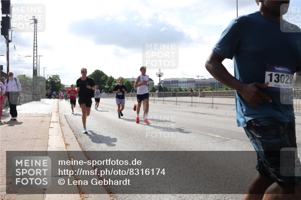 29.06.2025 - hella hamburg halbmarathon Lena Gebhardt http://msf.ph/oto/8316174 29.06.2025 09:47:33 Lombardsbrücke 2084, 11019, 13029, 1002, 1217, 1407, 1910, 1959, 2121, 2196, 2228, 2296, 2404, 2563, 2774, 2836, 2851, 3783, 3790, 3935, 4246, 4740, 5923, 5961, 6032, 6305, 6473, 6915, 7831, 7972, 8084, 8366, 8395, 8901, 9171, 9376, 9508, 9519, 10771, 10968, 11019, 11055, 11370, 11559, 11806, 12137, 12204, 12462, 12704, 12751, 13029, 13148, 13419, 13514, 13771, 13972, 13991, 14459, 14601, 16123, 16964, 17154, 18419 meine-sportfotos.de