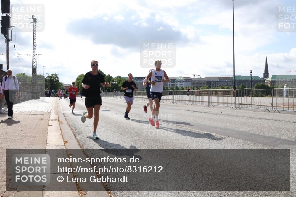29.06.2025 - hella hamburg halbmarathon Lena Gebhardt http://msf.ph/oto/8316212 29.06.2025 09:47:33 Lombardsbrücke 11019, 17154, 1002, 1217, 1407, 1910, 1959, 2121, 2196, 2228, 2296, 2404, 2563, 2774, 2836, 2851, 3783, 3790, 3935, 4246, 4740, 5923, 5961, 6032, 6305, 6473, 6915, 7831, 7972, 8084, 8366, 8395, 8901, 9171, 9376, 9508, 9519, 10771, 10968, 11019, 11055, 11370, 11559, 11806, 12137, 12204, 12462, 12704, 12751, 13029, 13148, 13419, 13514, 13771, 13972, 13991, 14459, 14601, 16123, 16964, 17154, 18419 meine-sportfotos.de