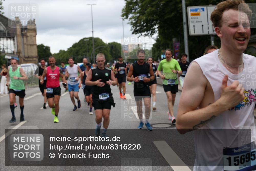 29.06.2025 - hella hamburg halbmarathon Yannick Fuchs http://msf.ph/oto/8316220 29.06.2025 10:50:46 20KM 1485, 1583, 1955, 2034, 2676, 2741, 3413, 3435, 3836, 4167, 4940, 5033, 5418, 5492, 6272, 6399, 6416, 6835, 7716, 8393, 8542, 8652, 8669, 8825, 9488, 9727, 9820, 9907, 9934, 10133, 10212, 11083, 11212, 11590, 11612, 12014, 12348, 12440, 12523, 12590, 12712, 13394, 13666, 13750, 13863, 14139, 14369, 14408, 14678, 15097, 15145, 15431, 15695, 15712, 15726, 16113, 16257, 16261, 16470, 16634, 17160, 17617, 17779, 18208, 18652, 18719, 18899, 19091, 19184 meine-sportfotos.de