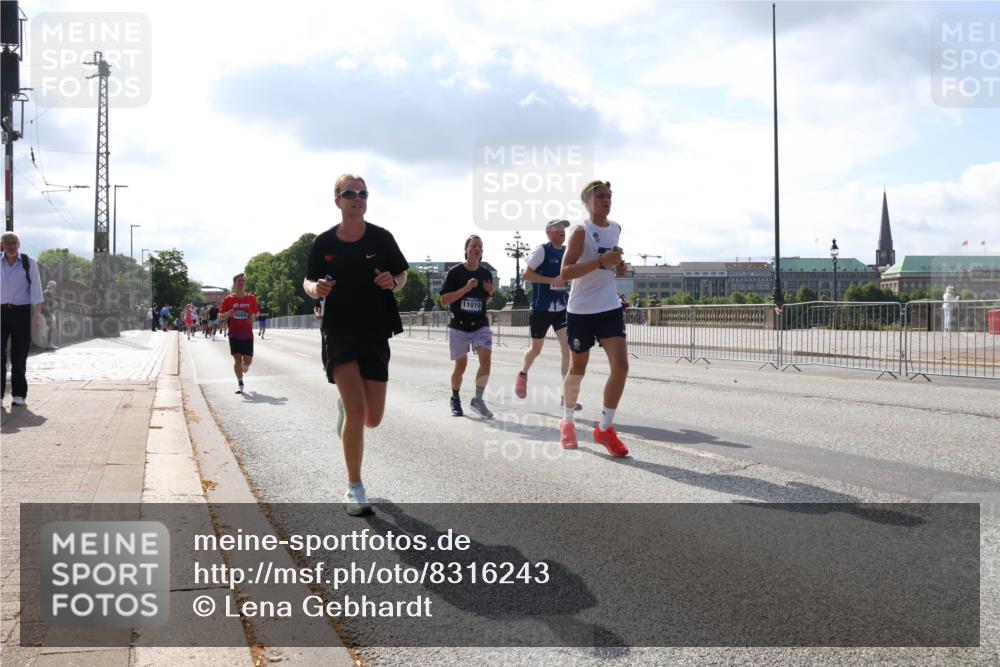 29.06.2025 - hella hamburg halbmarathon Lena Gebhardt http://msf.ph/oto/8316243 29.06.2025 09:47:34 Lombardsbrücke 11019, 1002, 1217, 1407, 1910, 1959, 2121, 2196, 2228, 2296, 2404, 2563, 2774, 2836, 2851, 3783, 3790, 3935, 4246, 4740, 5092, 5923, 5961, 6032, 6305, 6473, 6915, 7831, 7972, 8084, 8366, 8395, 8901, 9171, 9376, 9508, 9519, 10771, 10968, 11019, 11055, 11370, 11559, 11806, 12137, 12204, 12462, 12704, 12751, 13029, 13148, 13419, 13514, 13972, 13991, 14459, 14601, 16123, 16964, 17154, 18419 meine-sportfotos.de