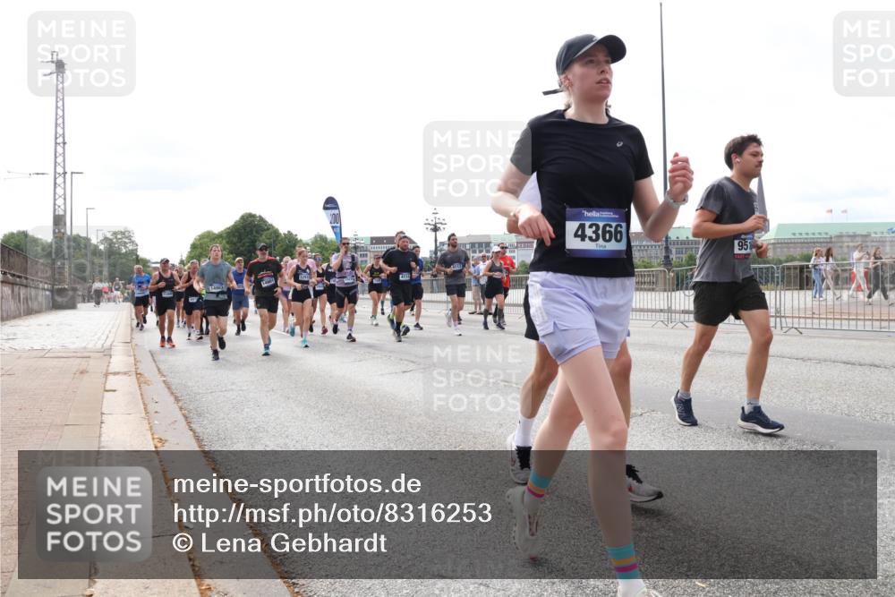 29.06.2025 - hella hamburg halbmarathon Lena Gebhardt http://msf.ph/oto/8316253 29.06.2025 10:22:22 Lombardsbrücke 14903, 200, 4366, 951, 1003, 1187, 1294, 1419, 1598, 1963, 2009, 2022, 2063, 2294, 2351, 2479, 2514, 2744, 2886, 3050, 3108, 3172, 3430, 3457, 3458, 3511, 3606, 3768, 3910, 3946, 4046, 4113, 4114, 4131, 4366, 4556, 4559, 4829, 4969, 4970, 5079, 5343, 5641, 5798, 5838, 6030, 6048, 6049, 6303, 6307, 6347, 6676, 6820, 6826, 6881, 6899, 6977, 7097, 7162, 7188, 7190, 7276, 7794, 8355, 8431, 8511, 8855, 8860, 8884, 8931, 8954, 9002, 9062 meine-sportfotos.de