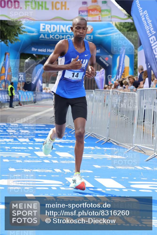 29.06.2025 - hella hamburg halbmarathon Strokosch-Dieckow http://msf.ph/oto/8316260 29.06.2025 10:06:28 Ziel 14 meine-sportfotos.de
