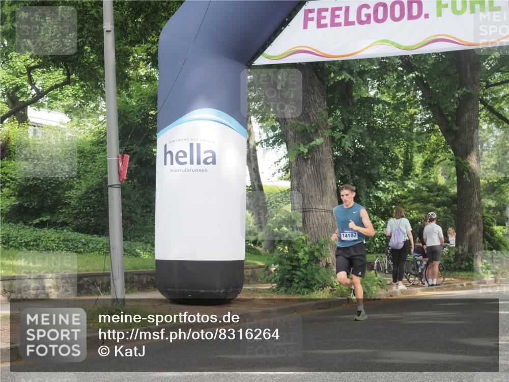 29.06.2025 - hella hamburg halbmarathon KatJ http://msf.ph/oto/8316264 29.06.2025 10:15:48 Zwischen KM18-KM19 2483, 4338, 8376 meine-sportfotos.de
