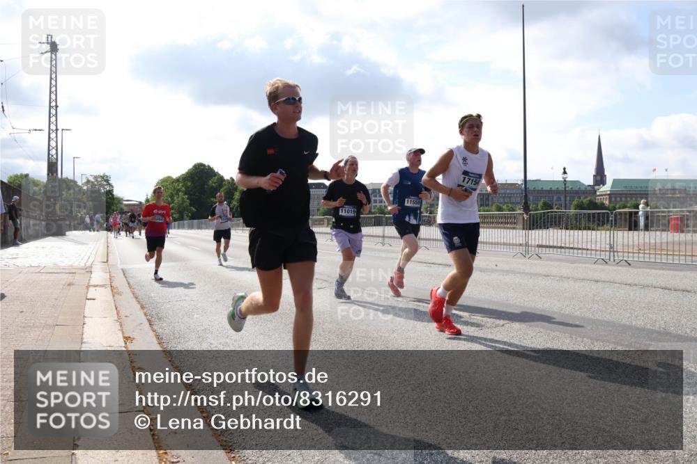 29.06.2025 - hella hamburg halbmarathon Lena Gebhardt http://msf.ph/oto/8316291 29.06.2025 09:47:34 Lombardsbrücke 11019, 11559, 17154, 55866, 1002, 1217, 1407, 1910, 1959, 2121, 2196, 2228, 2296, 2404, 2563, 2774, 2836, 2851, 3783, 3790, 3935, 4246, 4740, 5092, 5923, 5961, 6032, 6305, 6473, 6915, 7831, 7972, 8084, 8366, 8395, 8901, 9171, 9376, 9508, 9519, 10771, 10968, 11019, 11055, 11370, 11559, 11806, 12137, 12204, 12462, 12704, 12751, 13029, 13148, 13419, 13514, 13972, 13991, 14459, 14601, 16123, 16964, 17154, 18419 meine-sportfotos.de