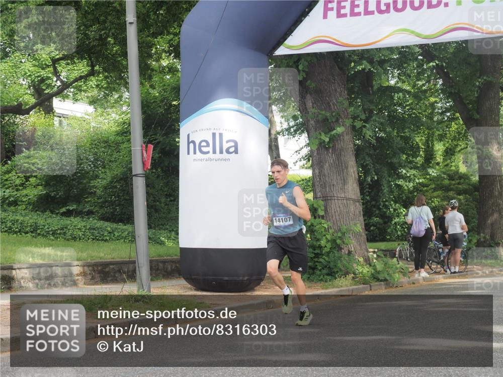 29.06.2025 - hella hamburg halbmarathon KatJ http://msf.ph/oto/8316303 29.06.2025 10:15:48 Zwischen KM18-KM19 2483, 4338, 8376 meine-sportfotos.de