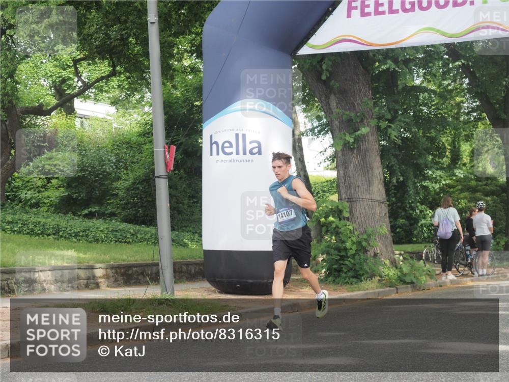 29.06.2025 - hella hamburg halbmarathon KatJ http://msf.ph/oto/8316315 29.06.2025 10:15:48 Zwischen KM18-KM19 2483, 4338, 8376 meine-sportfotos.de