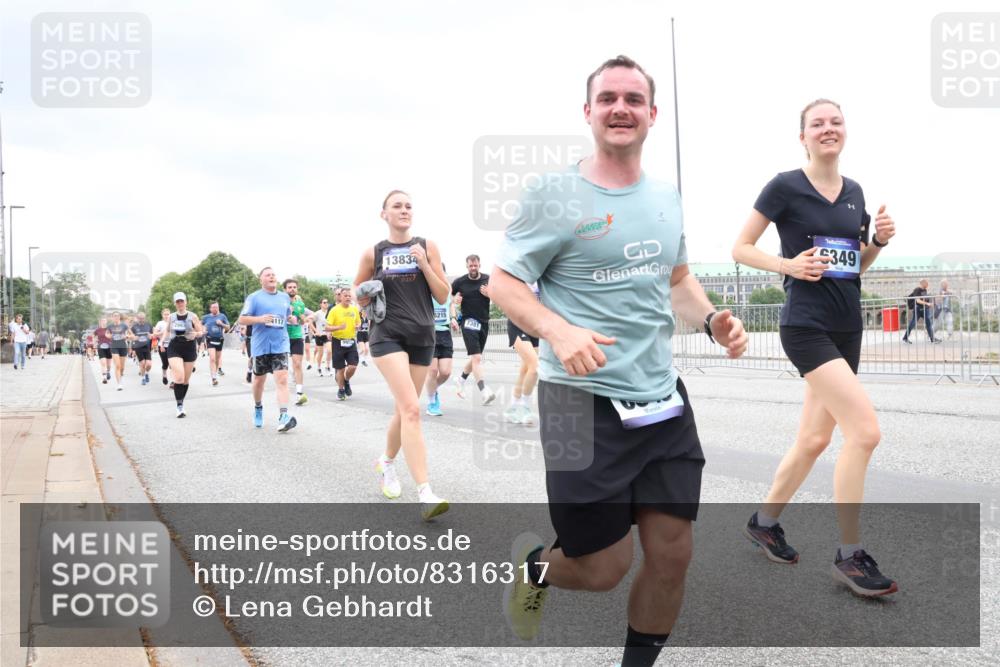 29.06.2025 - hella hamburg halbmarathon Lena Gebhardt http://msf.ph/oto/8316317 29.06.2025 10:56:54 Lombardsbrücke 4117, 13834, 5215, 349, 1047, 1207, 2143, 2307, 2871, 2887, 2932, 2991, 3348, 3387, 3418, 3438, 3470, 3485, 3516, 3517, 3520, 3614, 3675, 3676, 3953, 3987, 4094, 4118, 4241, 4485, 4568, 4569, 4611, 4773, 4998, 5057, 5237, 5438, 5589, 5639, 5911, 5944, 6053, 6284, 6348, 6349, 6832, 6981, 7307, 7381, 7416, 7417, 7592, 7711, 7964, 8039, 8108, 8150, 8197, 8224, 8546, 8606, 8679, 8939, 8943, 9172, 9210, 9298, 9299, 9910, 10555, 10569, 10571 meine-sportfotos.de