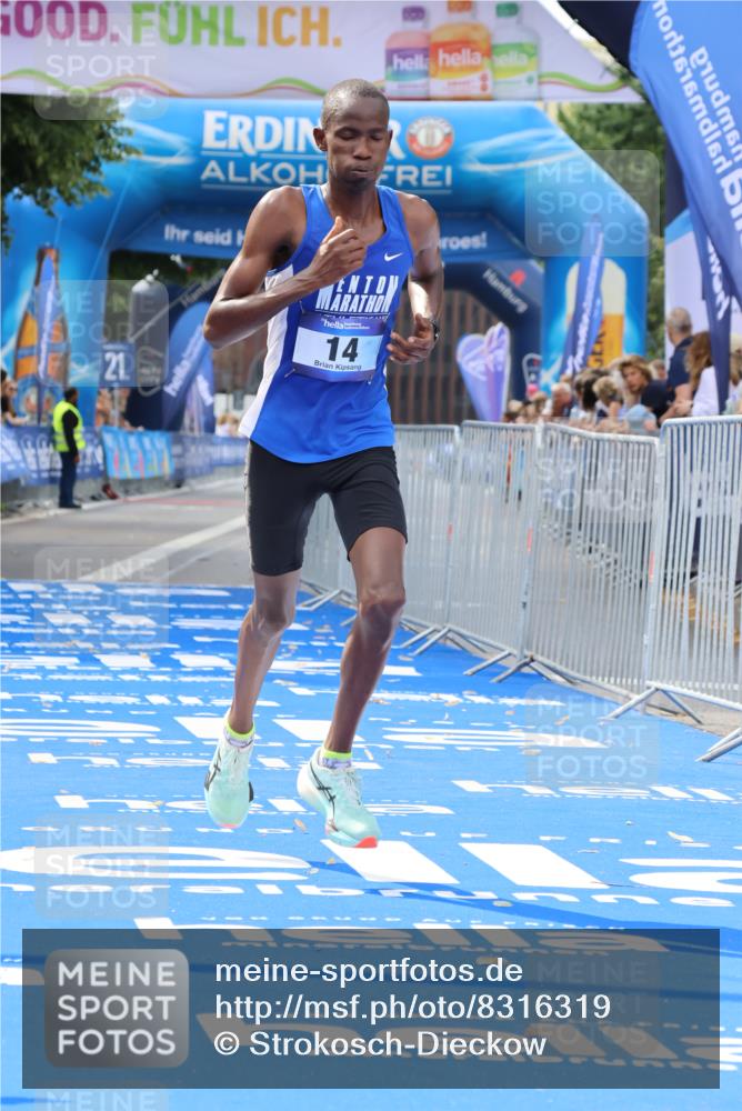 29.06.2025 - hella hamburg halbmarathon Strokosch-Dieckow http://msf.ph/oto/8316319 29.06.2025 10:06:28 Ziel 14 meine-sportfotos.de