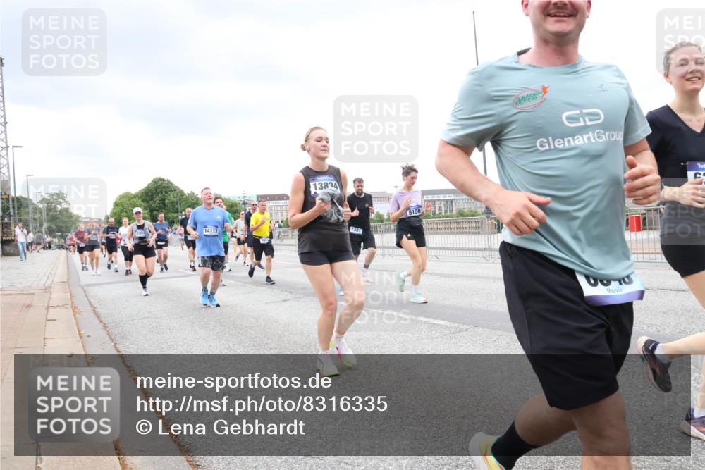 29.06.2025 - hella hamburg halbmarathon Lena Gebhardt http://msf.ph/oto/8316335 29.06.2025 10:56:54 Lombardsbrücke 14117, 13834, 7381, 8150, 0070, 1047, 1207, 2143, 2307, 2871, 2887, 2932, 2991, 3348, 3387, 3418, 3438, 3470, 3485, 3516, 3517, 3520, 3614, 3675, 3676, 3953, 3987, 4094, 4118, 4241, 4485, 4568, 4569, 4611, 4773, 4998, 5057, 5237, 5438, 5589, 5639, 5911, 5944, 6053, 6284, 6348, 6349, 6832, 6981, 7307, 7381, 7416, 7417, 7592, 7711, 7964, 8039, 8108, 8150, 8197, 8224, 8546, 8606, 8679, 8939, 8943, 9172, 9210, 9298, 9299, 9910, 10555, 10569, 10571 meine-sportfotos.de