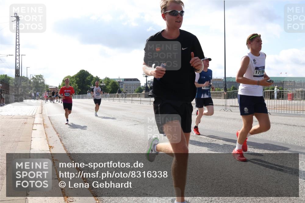 29.06.2025 - hella hamburg halbmarathon Lena Gebhardt http://msf.ph/oto/8316338 29.06.2025 09:47:34 Lombardsbrücke 8084, 1559, 17154, 1002, 1217, 1407, 1910, 1959, 2121, 2196, 2228, 2296, 2404, 2563, 2774, 2836, 2851, 3783, 3790, 3935, 4246, 4740, 5092, 5923, 5961, 6032, 6305, 6473, 6915, 7831, 7972, 8084, 8366, 8395, 8901, 9171, 9376, 9508, 9519, 10771, 10968, 11019, 11055, 11370, 11559, 11806, 12137, 12204, 12462, 12704, 12751, 13029, 13148, 13419, 13514, 13972, 13991, 14459, 14601, 16123, 16964, 17154, 18419 meine-sportfotos.de