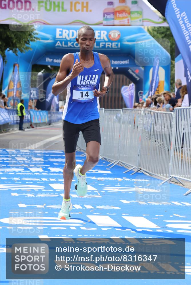 29.06.2025 - hella hamburg halbmarathon Strokosch-Dieckow http://msf.ph/oto/8316347 29.06.2025 10:06:28 Ziel 14 meine-sportfotos.de