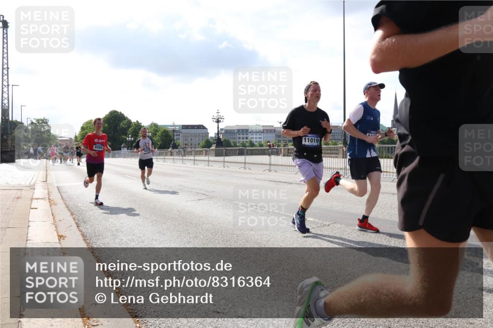29.06.2025 - hella hamburg halbmarathon Lena Gebhardt http://msf.ph/oto/8316364 29.06.2025 09:47:35 Lombardsbrücke 8084, 11019, 1002, 1217, 1407, 1910, 1959, 2121, 2196, 2228, 2296, 2404, 2563, 2774, 2836, 2851, 3783, 3790, 3935, 4246, 4740, 5092, 5923, 5961, 6032, 6305, 6473, 6915, 7831, 7972, 8084, 8366, 8395, 8901, 9171, 9376, 9508, 9519, 10771, 10968, 11019, 11055, 11370, 11559, 11806, 12137, 12204, 12462, 12704, 12751, 13029, 13148, 13419, 13514, 13798, 13972, 13991, 14459, 14601, 16123, 16964, 17154, 18419 meine-sportfotos.de