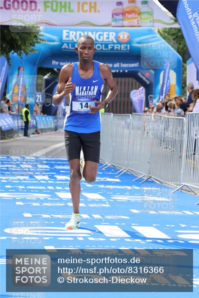 29.06.2025 - hella hamburg halbmarathon Strokosch-Dieckow http://msf.ph/oto/8316366 29.06.2025 10:06:28 Ziel 14 meine-sportfotos.de