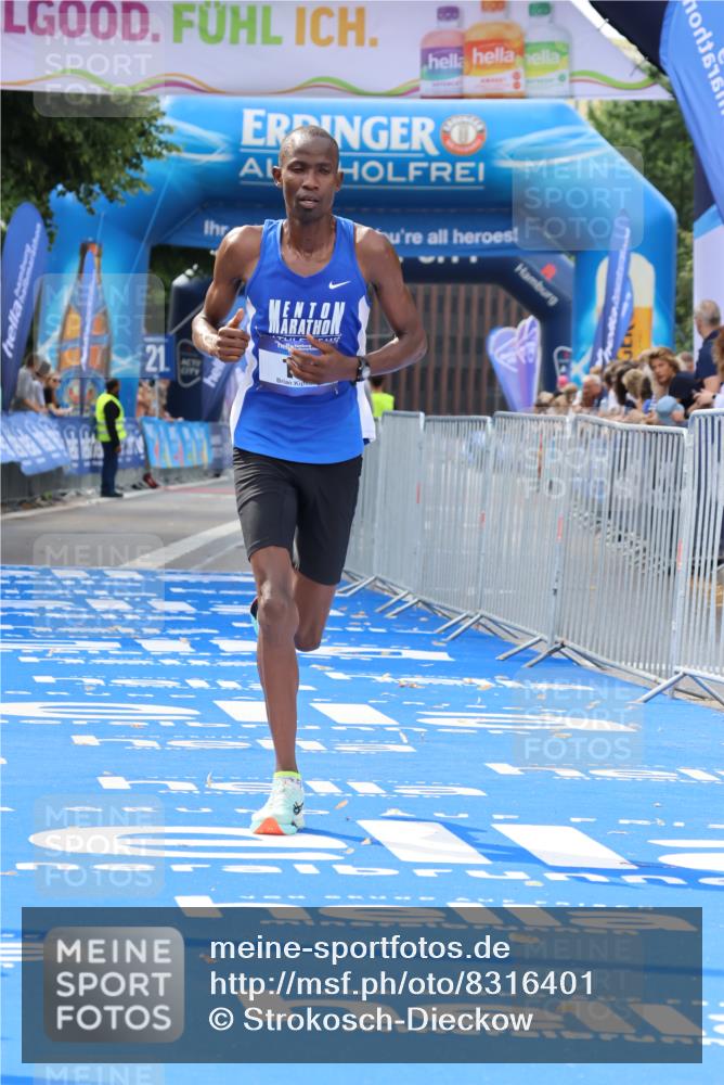 29.06.2025 - hella hamburg halbmarathon Strokosch-Dieckow http://msf.ph/oto/8316401 29.06.2025 10:06:28 Ziel 14 meine-sportfotos.de