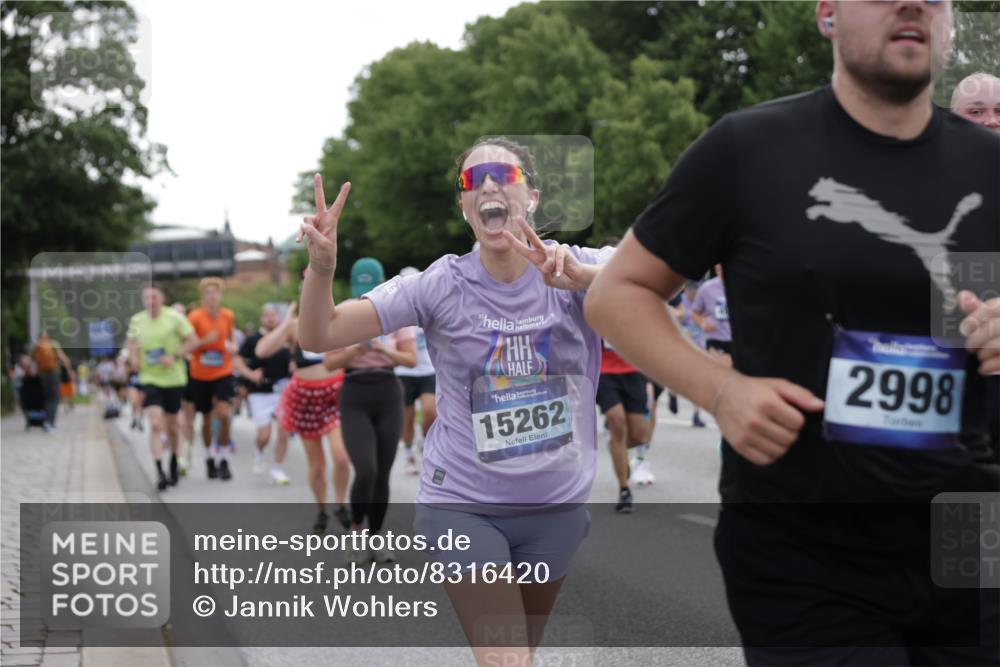 29.06.2025 - hella hamburg halbmarathon Jannik Wohlers http://msf.ph/oto/8316420 29.06.2025 10:38:51 Lombardsbrücke 1760, 1856, 1883, 2092, 2571, 2574, 2843, 2893, 2998, 3275, 3353, 3727, 4410, 4523, 4603, 4659, 4855, 4882, 6112, 6342, 6343, 6611, 7341, 7501, 7506, 7524, 7589, 7815, 8203, 8243, 8457, 9393, 9420, 9446, 9974, 9977, 10001, 10315, 10516, 10696, 10849, 11129, 11201, 11313, 11381, 11382, 11533, 11729, 12090, 12092, 12391, 12410, 12745, 13461, 13519, 14299, 14871, 14956, 15112, 15262, 15536, 15765, 16335, 16382, 16841, 16866, 16869, 16883, 16884, 17313, 17368, 17536 meine-sportfotos.de